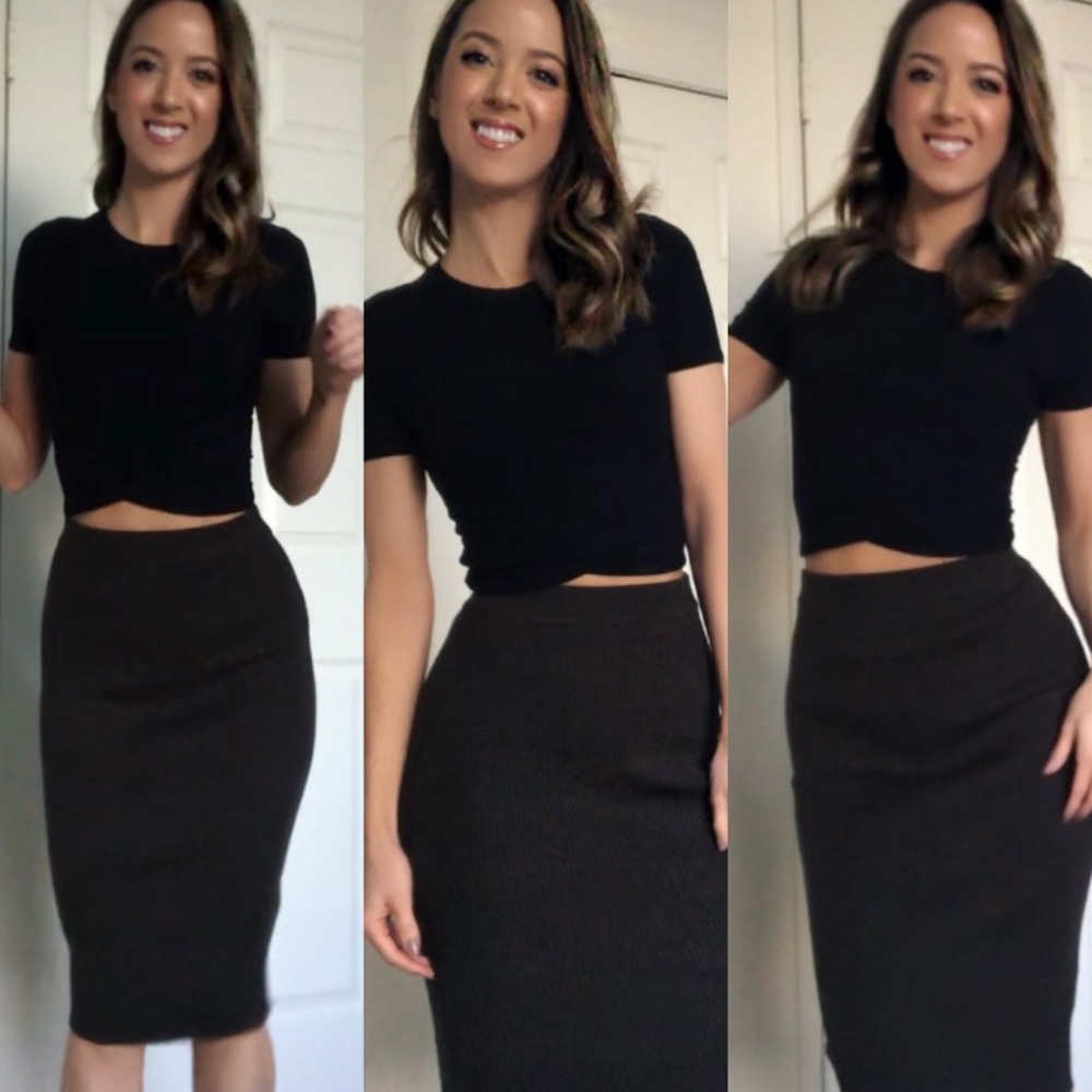 Size Small Black Crop Ribbed Tee